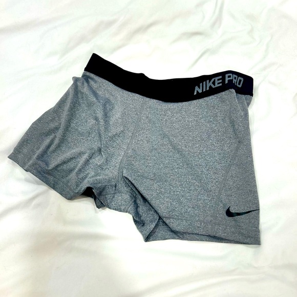 Grey Nike Pros || Womens || - Picture 1 of 2